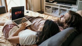 Stel dat samen erotische films op Netflix kijkt