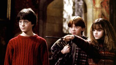Harry Potter, Hermelien en Ron die aan het toveren zijn