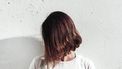Vrouw met dun haar een messy bob kapsel