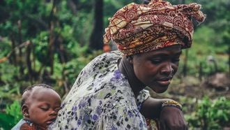 Afrikaanse moeder met baby