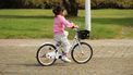 meisje op fiets