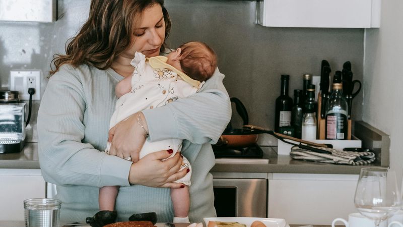 Koken met een baby op je arm