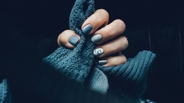 blauwe nagels kou